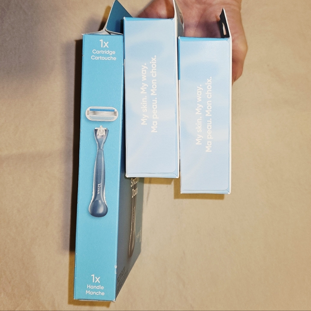 Gillette Venus Smooth 3 Blade Razor Bundle - Picture 5 of 7